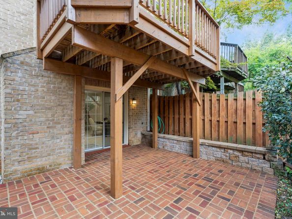 2111 Kings Garden Way, Falls Church VA 22043