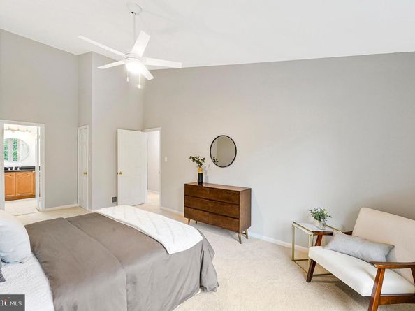 2111 Kings Garden Way, Falls Church VA 22043