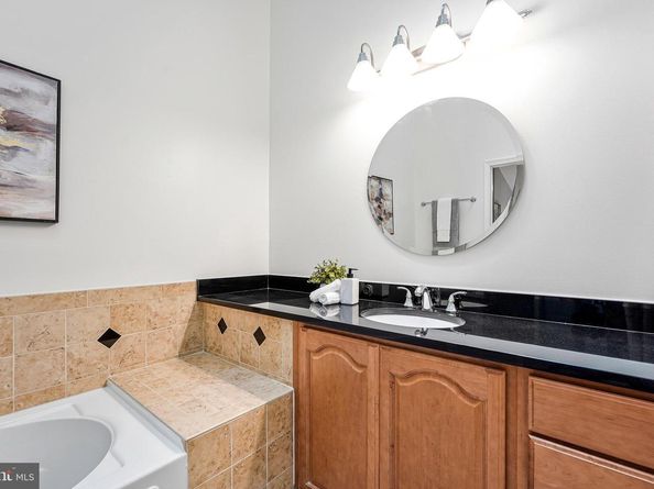 2111 Kings Garden Way, Falls Church VA 22043