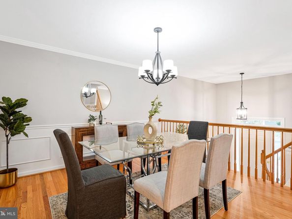 2111 Kings Garden Way, Falls Church VA 22043