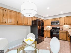 2111 Kings Garden Way, Falls Church VA 22043