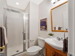 2111 Kings Garden Way, Falls Church VA 22043