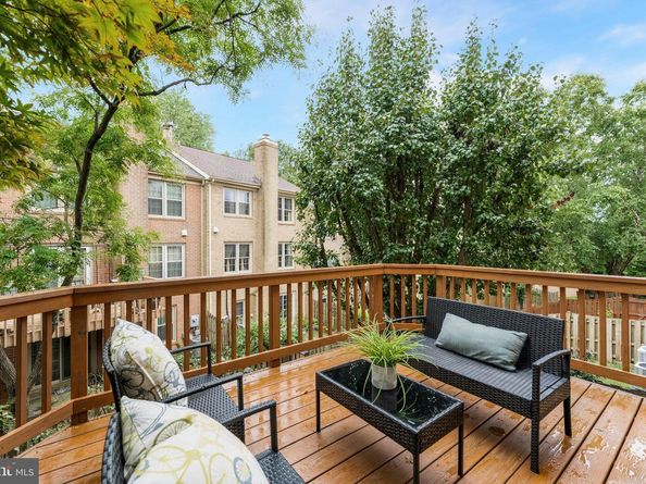2111 Kings Garden Way, Falls Church VA 22043