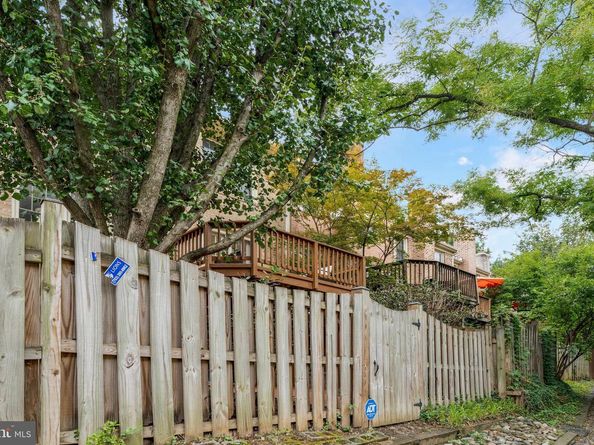 2111 Kings Garden Way, Falls Church VA 22043