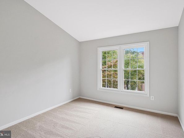 2111 Kings Garden Way, Falls Church VA 22043