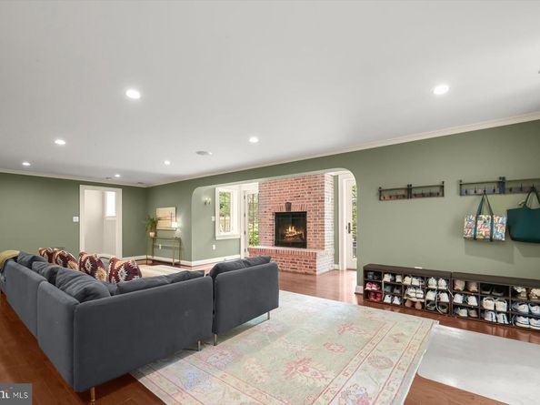 1 W Melrose Street, Chevy Chase MD 20815
