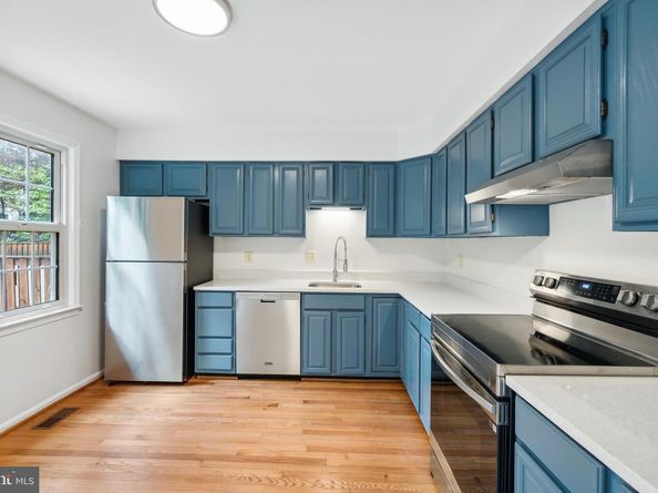 2880 Kelly Square, Vienna VA 22181