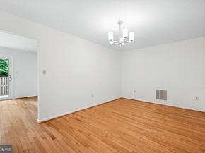 2880 Kelly Square, Vienna VA 22181