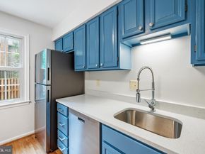 2880 Kelly Square, Vienna VA 22181
