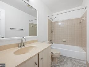 2880 Kelly Square, Vienna VA 22181