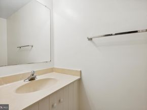 2880 Kelly Square, Vienna VA 22181