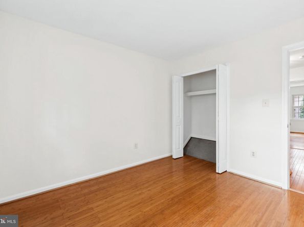2880 Kelly Square, Vienna VA 22181