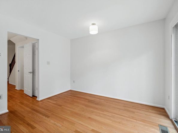 2880 Kelly Square, Vienna VA 22181