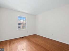 2880 Kelly Square, Vienna VA 22181