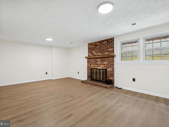 2880 Kelly Square, Vienna VA 22181