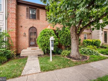 2880 Kelly Square