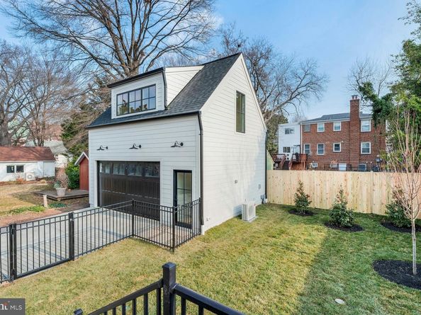 907 N Highland Street, Arlington VA 22201