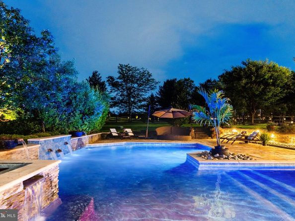 3 Stonebridge Crossing Road, Newtown PA 18940