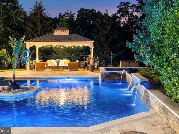 3 Stonebridge Crossing Road, Newtown PA 18940