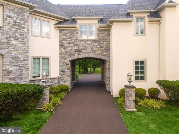 3 Stonebridge Crossing Road, Newtown PA 18940