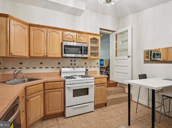 3705 S Four Mile Run Drive S, Arlington VA 22206