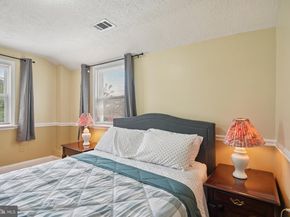 3705 S Four Mile Run Drive S, Arlington VA 22206