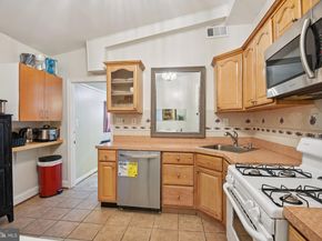 3705 S Four Mile Run Drive S, Arlington VA 22206