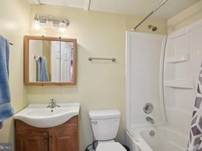 3705 S Four Mile Run Drive S, Arlington VA 22206