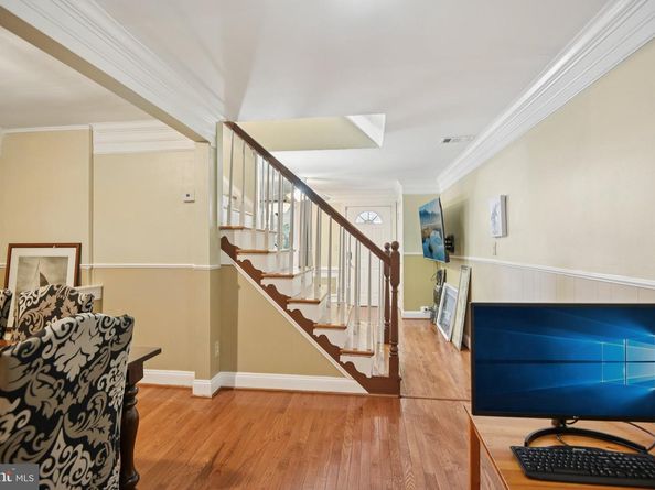 3705 S Four Mile Run Drive S, Arlington VA 22206