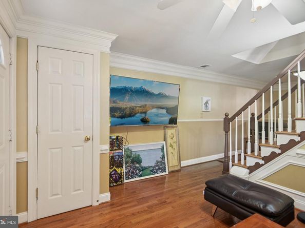 3705 S Four Mile Run Drive S, Arlington VA 22206