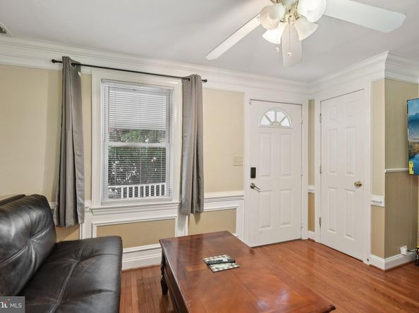 3705 S Four Mile Run Drive S, Arlington VA 22206