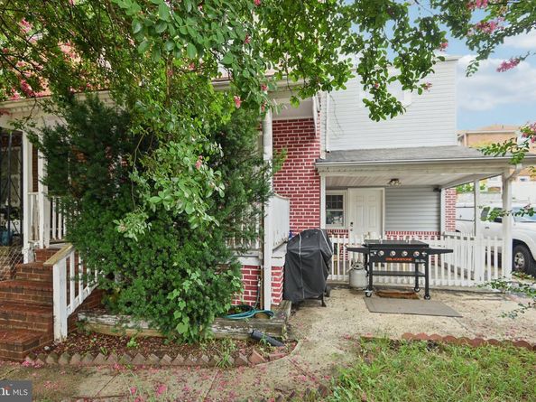 3705 S Four Mile Run Drive S, Arlington VA 22206