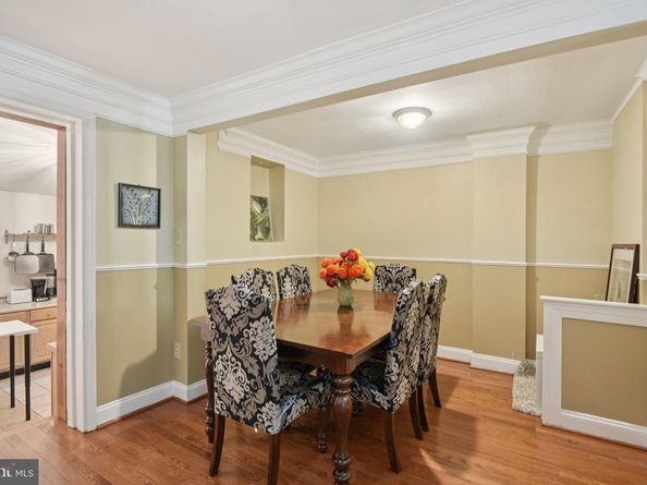 3705 S Four Mile Run Drive S, Arlington VA 22206