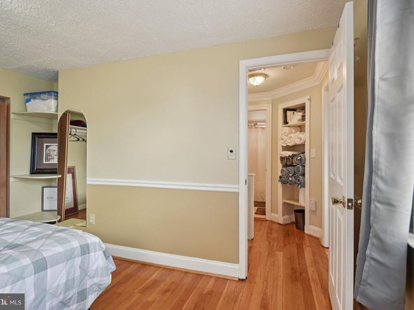 3705 S Four Mile Run Drive S, Arlington VA 22206