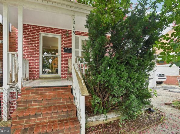3705 S Four Mile Run Drive S, Arlington VA 22206