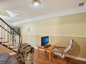 3705 S Four Mile Run Drive S, Arlington VA 22206
