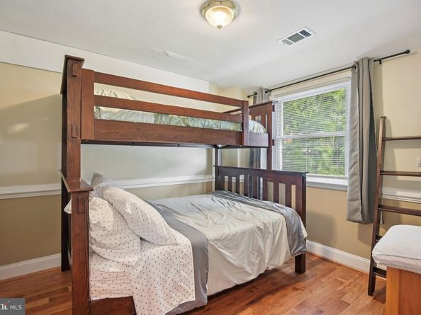 3705 S Four Mile Run Drive S, Arlington VA 22206