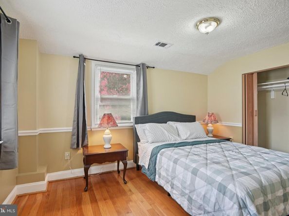 3705 S Four Mile Run Drive S, Arlington VA 22206