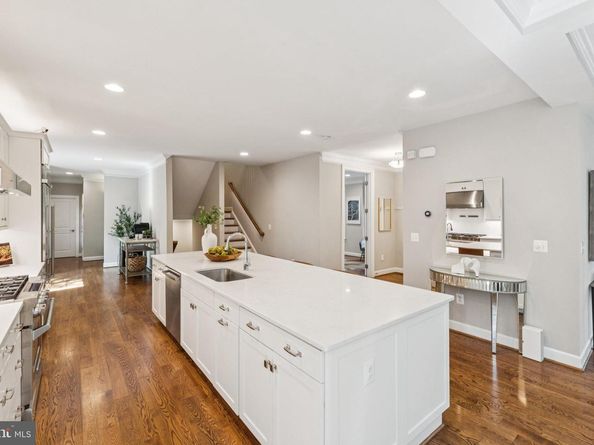 2354 N Quebec Street, Arlington VA 22207