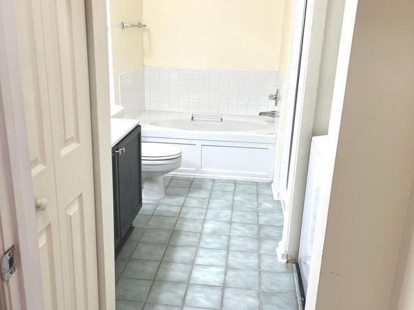 2720 Bellforest Court 201, Vienna VA 22180