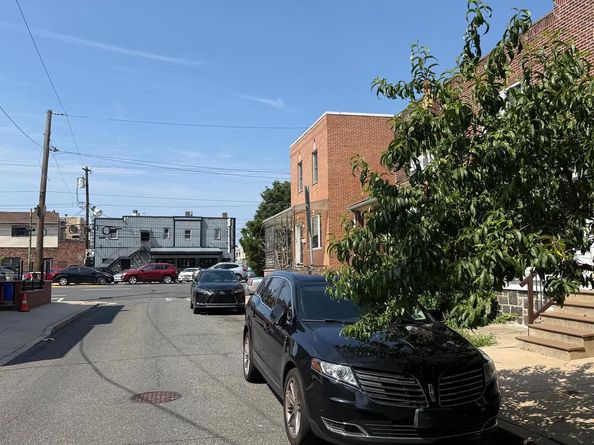 2711 S Alder Street, Philadelphia PA 19148