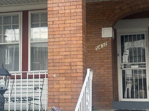 5432 Walnut Street, Philadelphia PA 19139