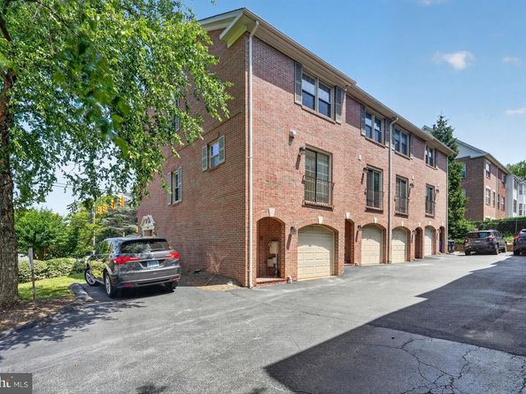 1869 N Adams Street, Arlington VA 22201