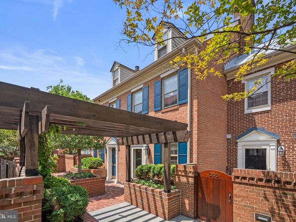 668 S Columbus Street, Alexandria VA 22314