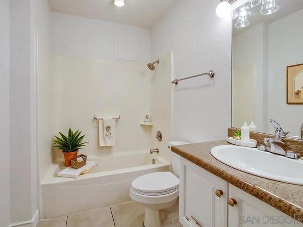 4041 Oakcrest Drive 207, San Diego CA 92105