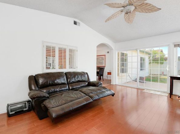 1568 Larkhaven Dr, Chula Vista CA 91911