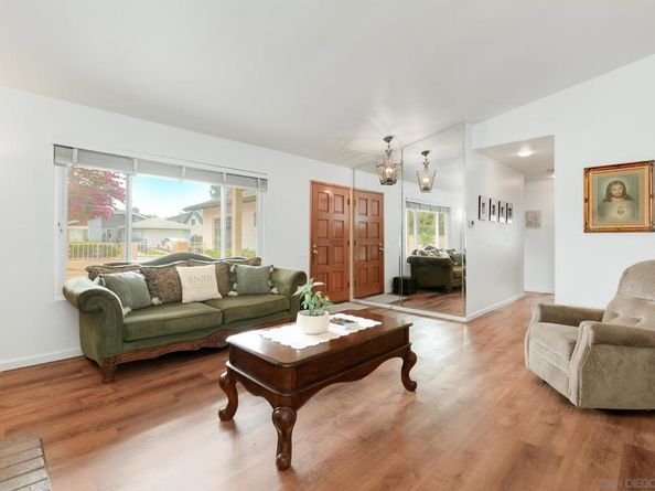 1568 Larkhaven Dr, Chula Vista CA 91911