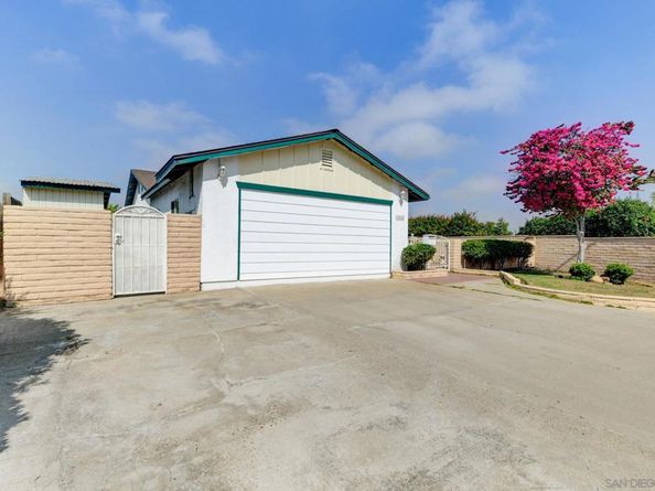 1568 Larkhaven Dr, Chula Vista CA 91911