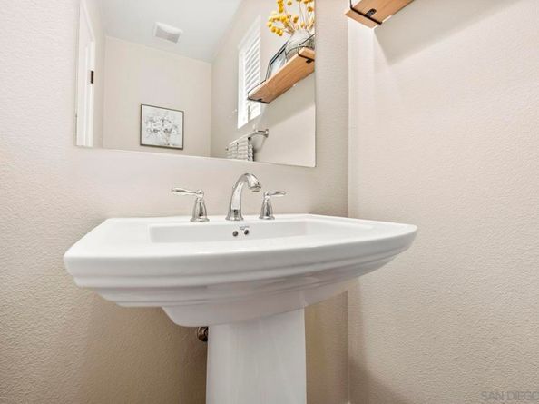 21639 Trail Blazer Ln, Escondido CA 92029