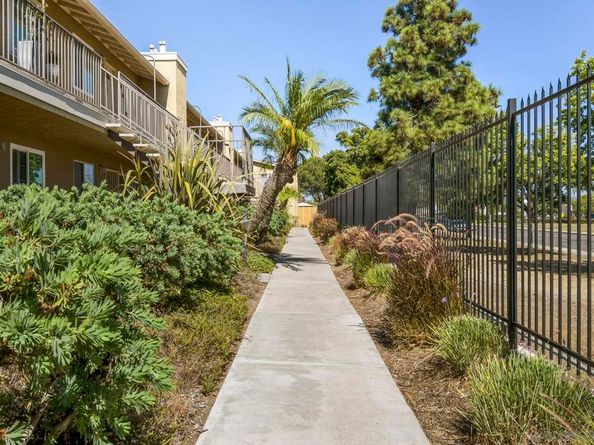 4777 Seminole Dr 118, San Diego CA 92115
